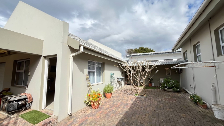 4 Bedroom Property for Sale in Hartenbos Central Western Cape